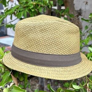 BANANA REPUBLIC men's hat 100% paper with an olive green fabric band